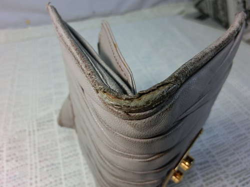miu miu財布角のスレの修理